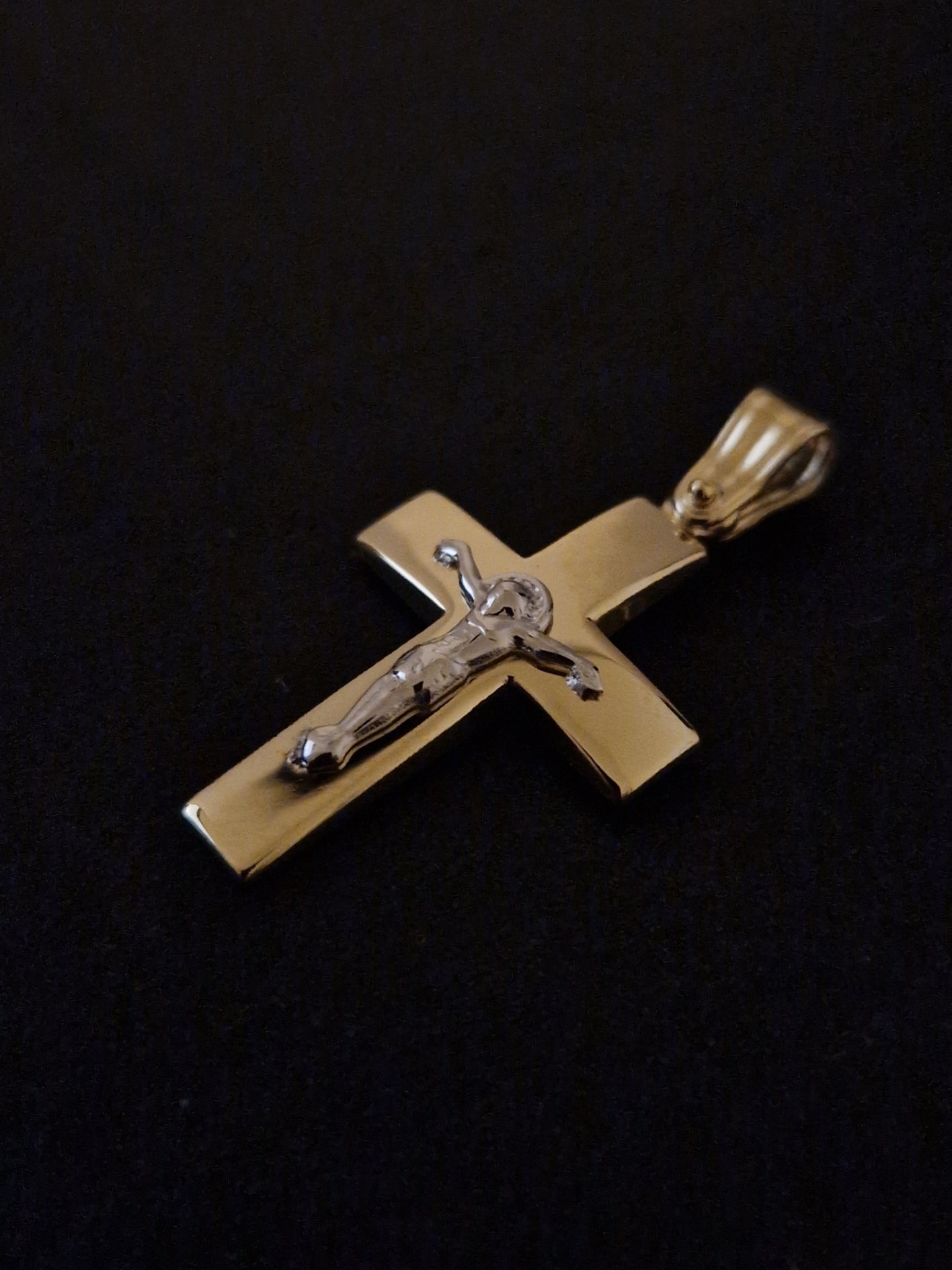 Pendant Cross with Jesus Body in Gold 18k