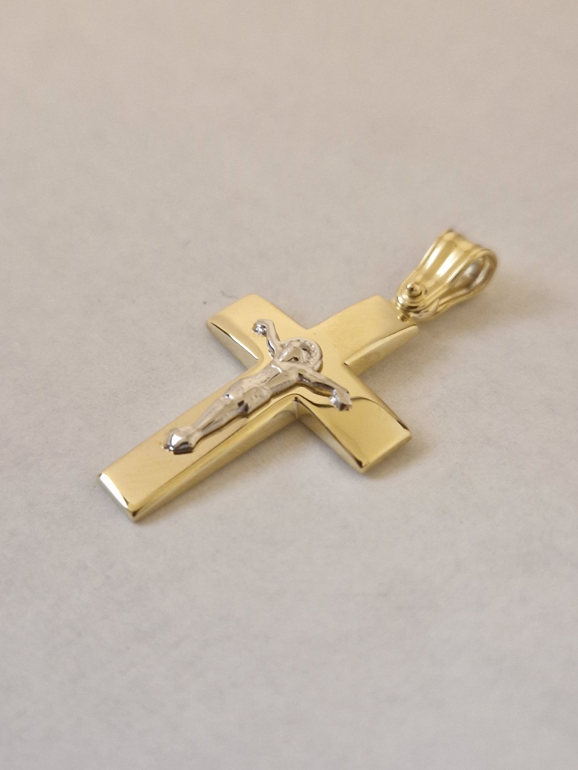 Pendant Cross with Jesus Body in Gold 18k