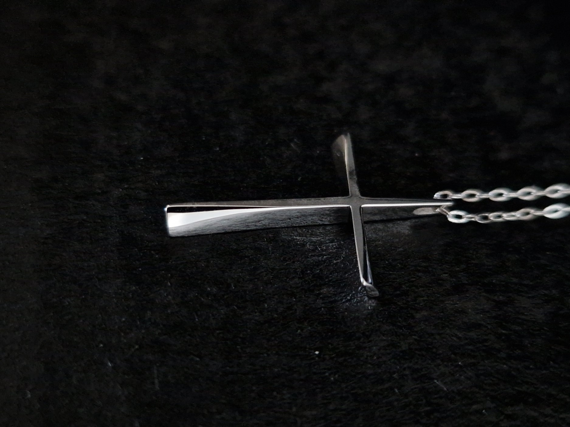 Necklace Pendant Twisted Cross in White Gold 18k