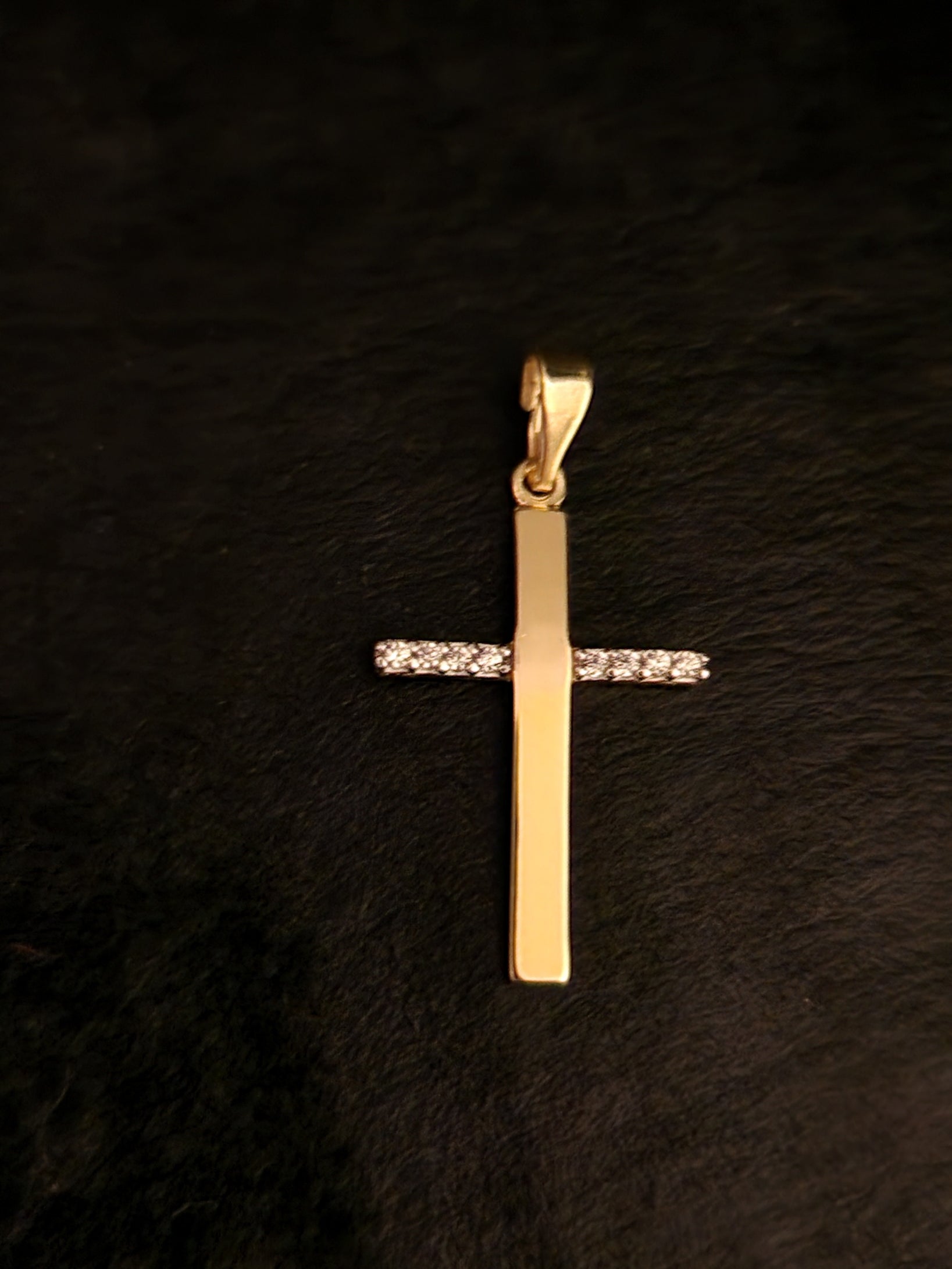 Pendant Cross with White Cubic Zirconia in Gold 18k