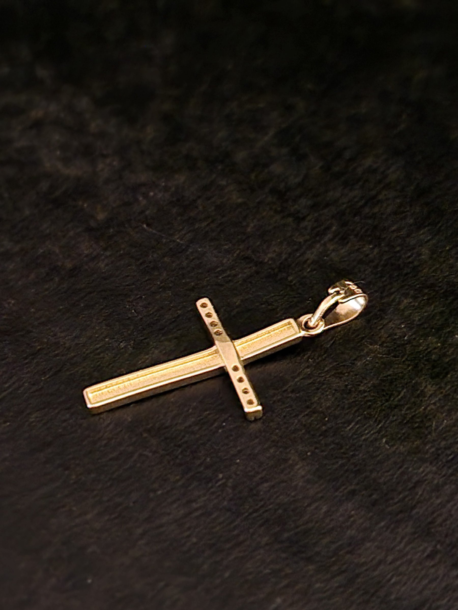 Pendant Cross with White Cubic Zirconia in Gold 18k