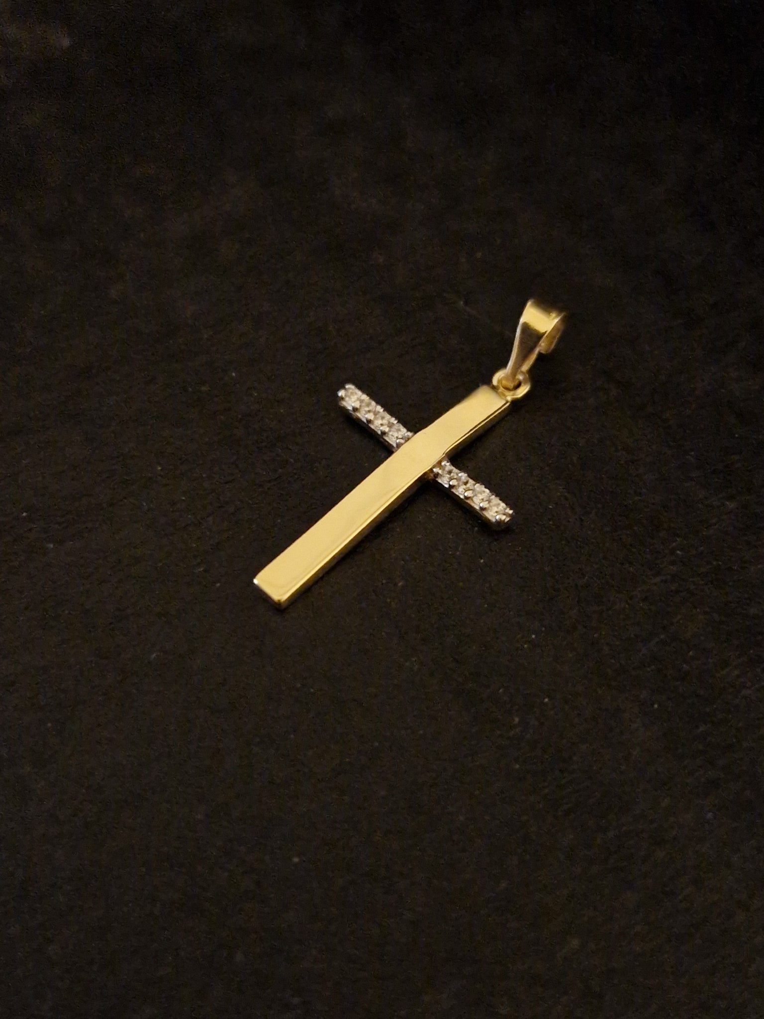 Pendant Cross with White Cubic Zirconia in Gold 18k