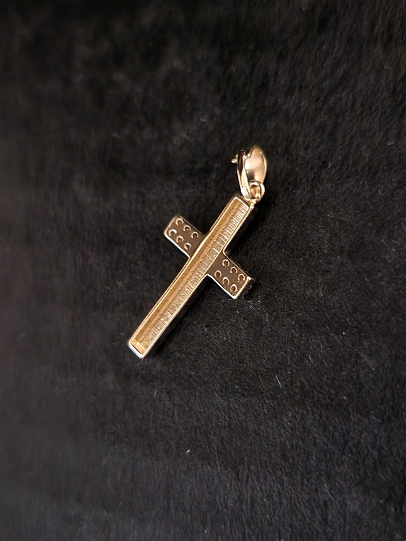 Pendant Cross with White Cubic Zirconia in Gold 18k