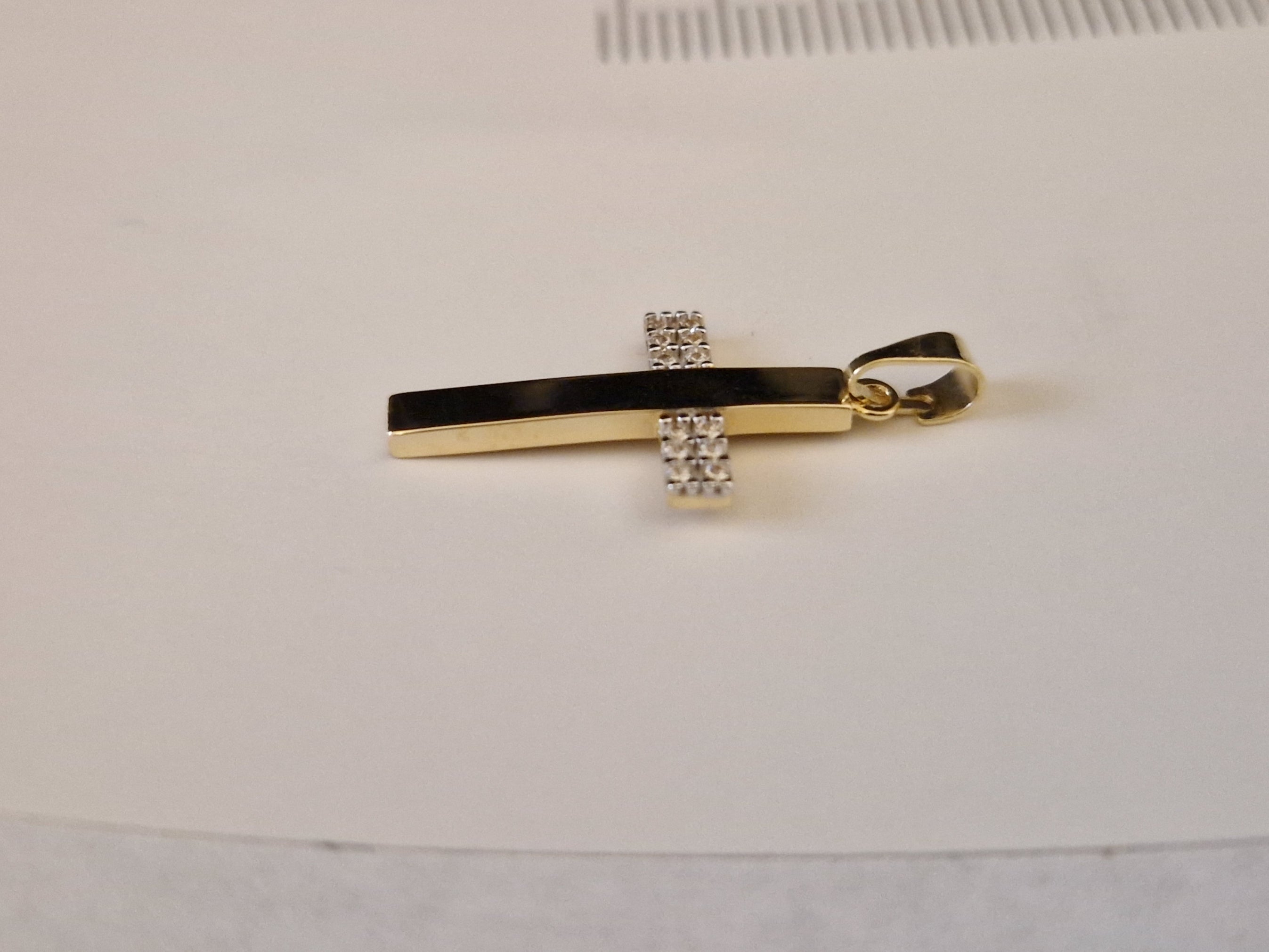 Pendant Cross with White Cubic Zirconia in Gold 18k