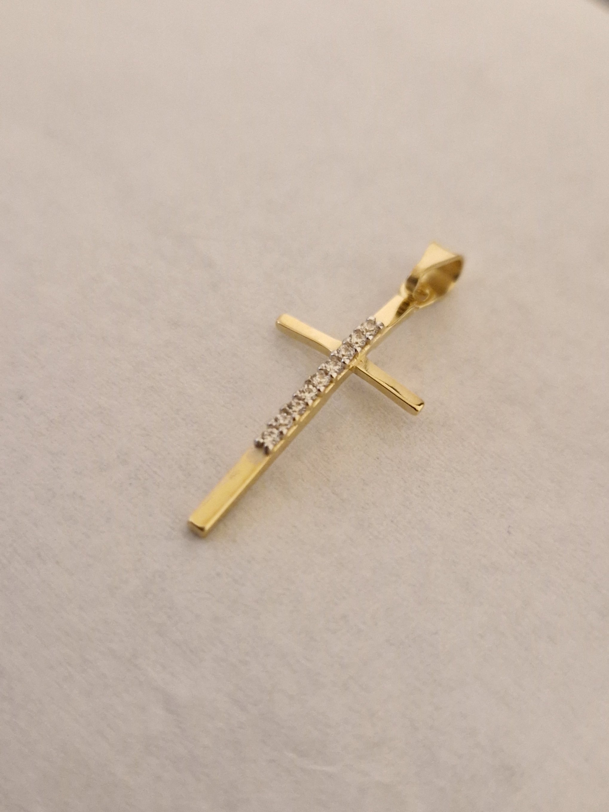 Pendant Cross with White Cubic Zirconia in Gold 18k