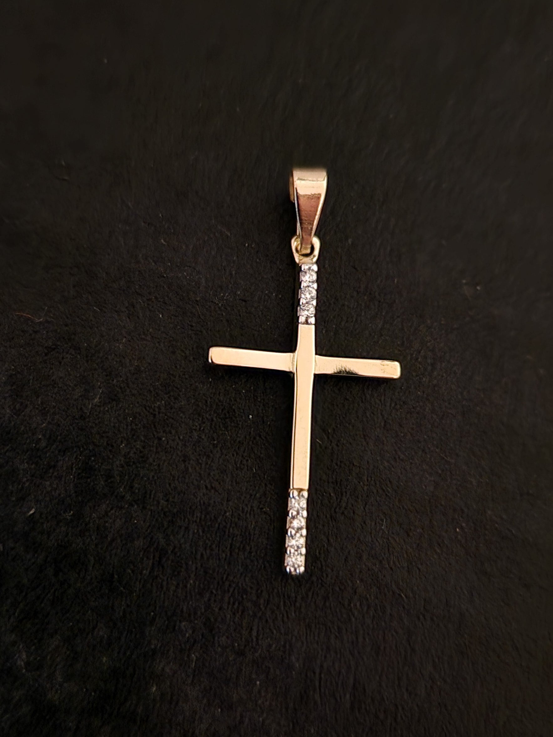 Pendant Cross with White Cubic Zirconia in Gold 18k