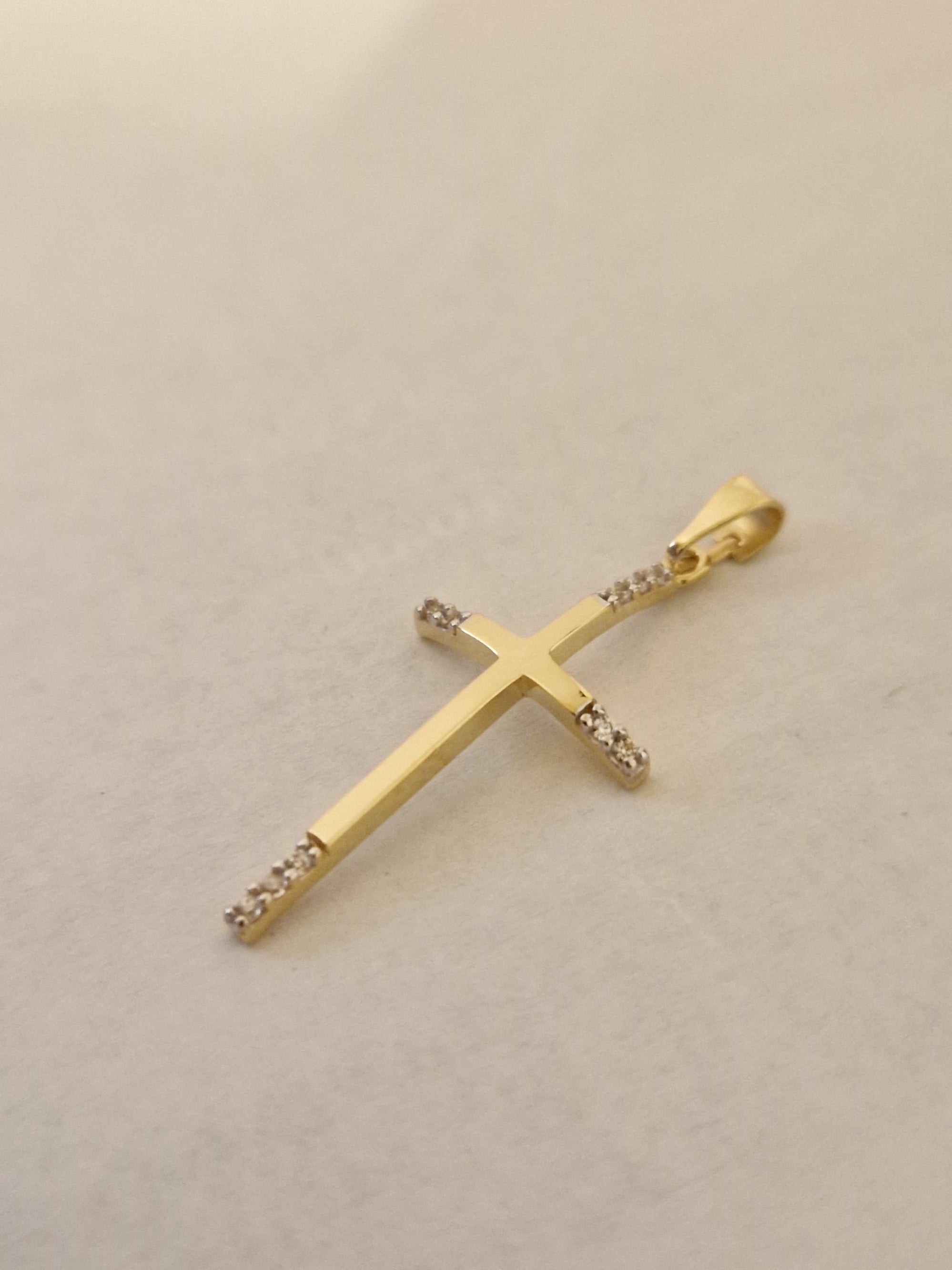 Pendant Cross with White Cubic Zirconia in Gold 18k