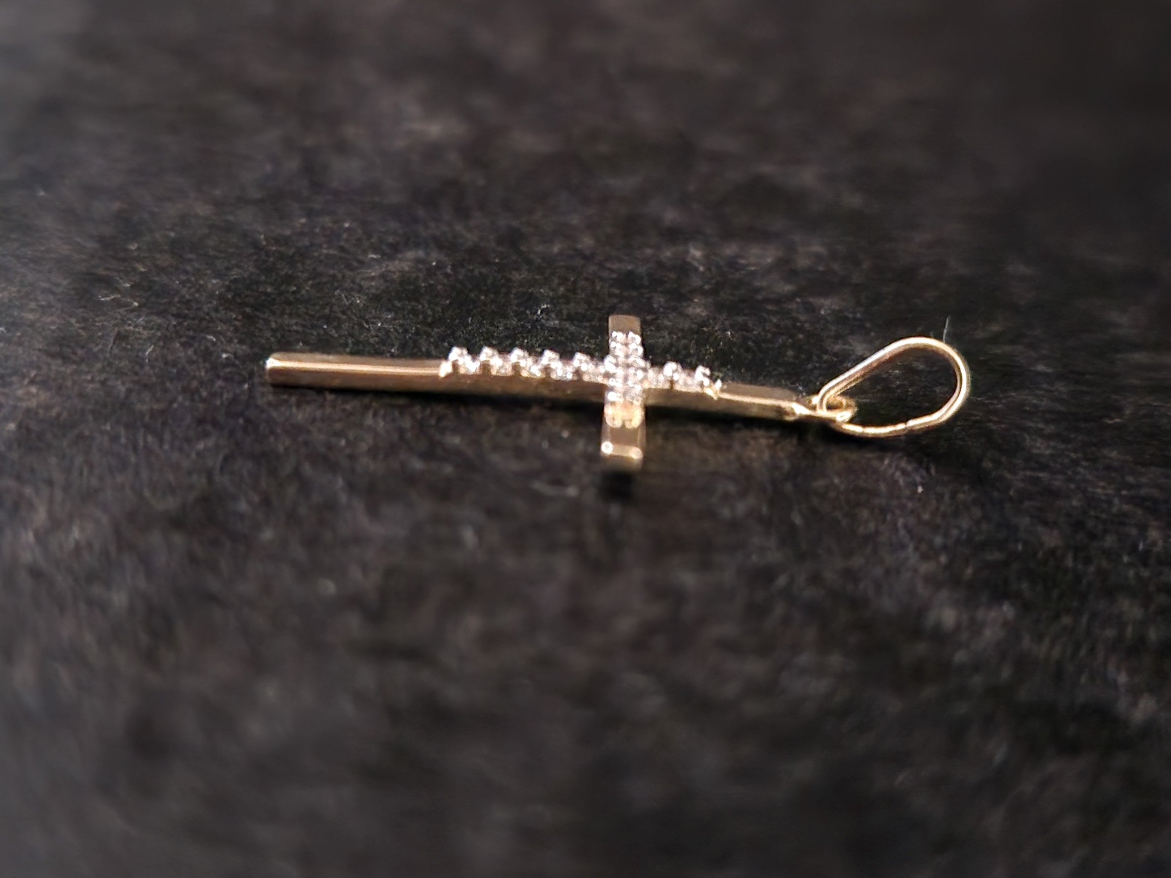 Pendant Cross with White Cubic Zirconia in Gold 18k