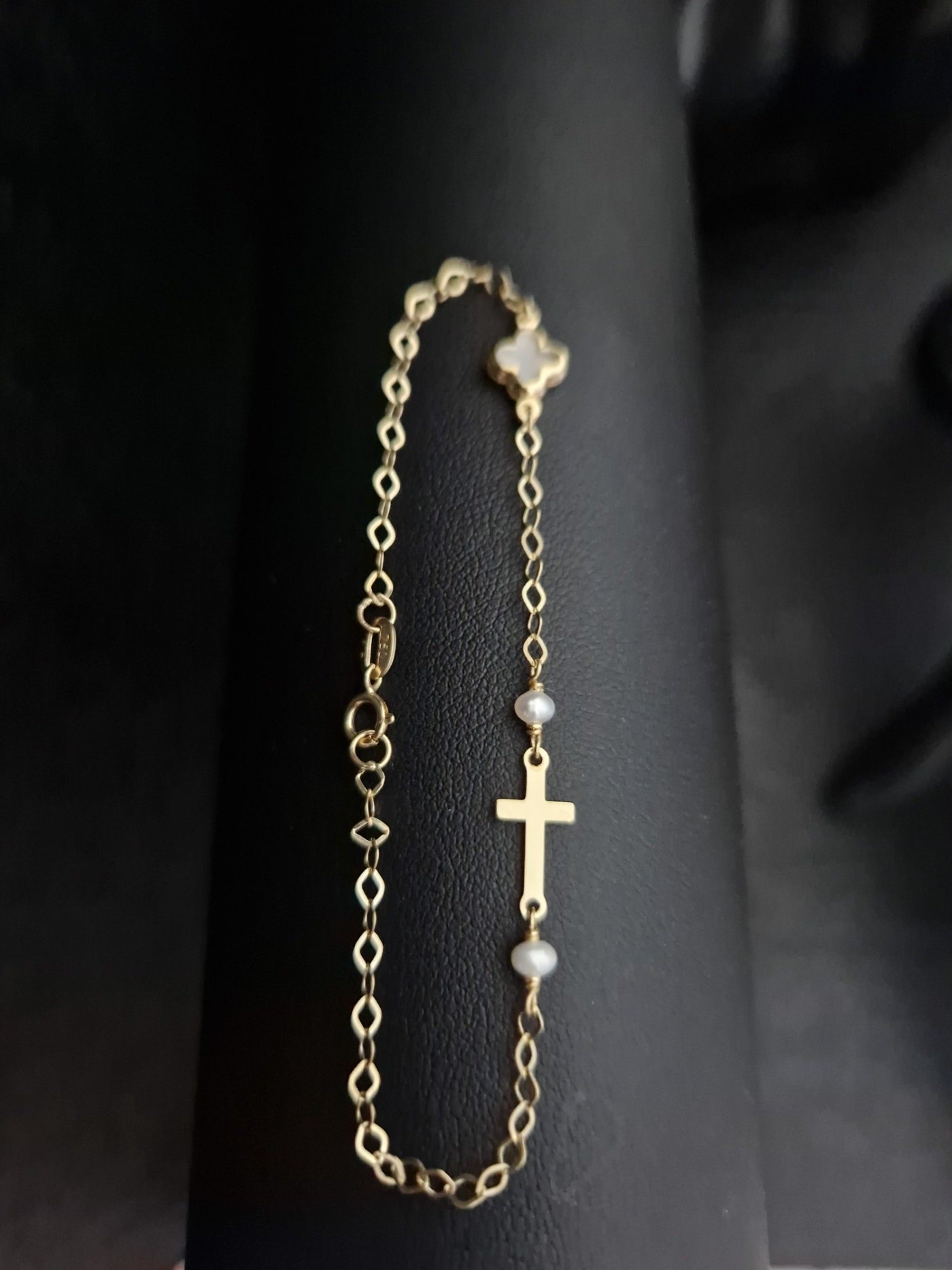 Bracelet White pearles and Cross in Gold 18k