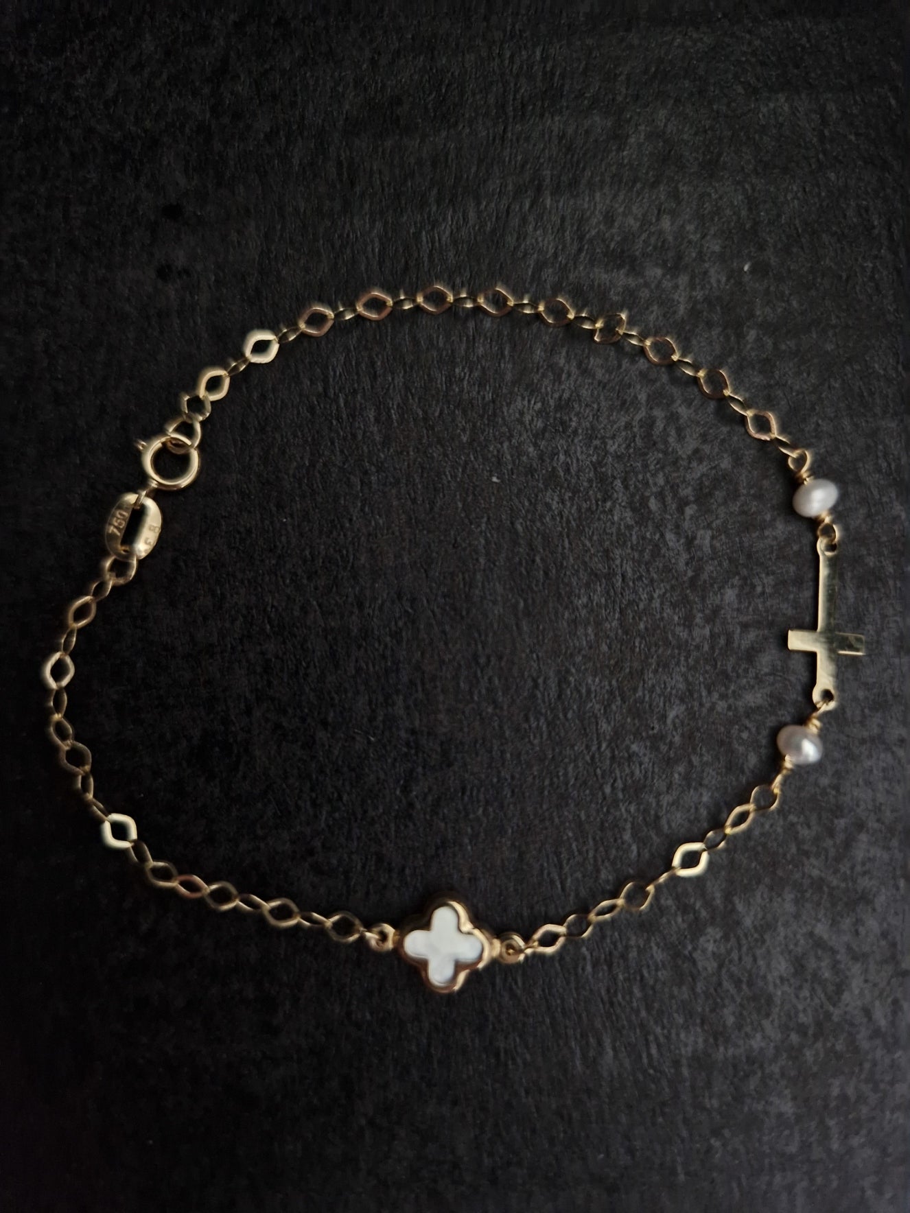 Bracelet White pearles and Cross in Gold 18k