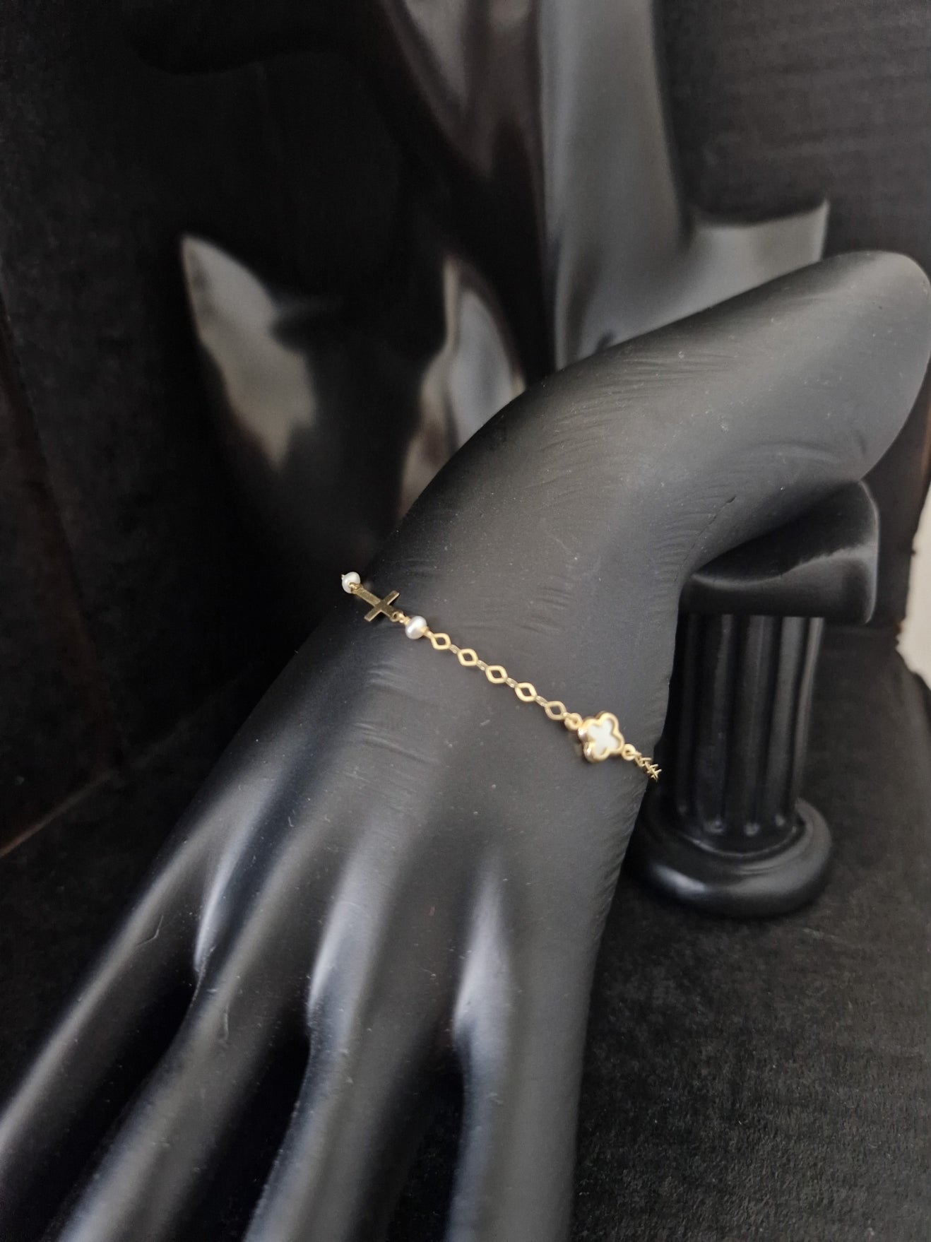 Bracelet White pearles and Cross in Gold 18k