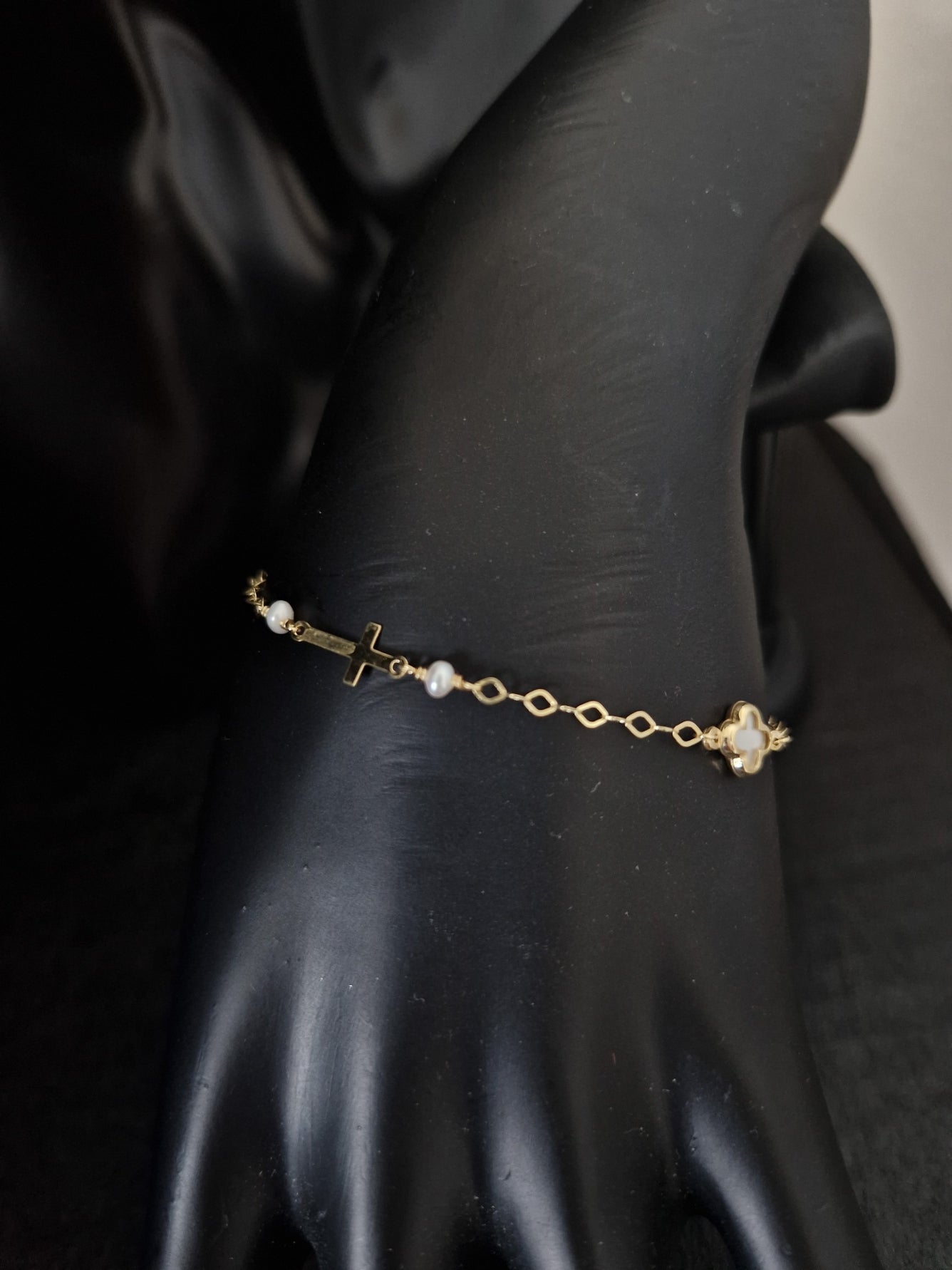 Bracelet White pearles and Cross in Gold 18k