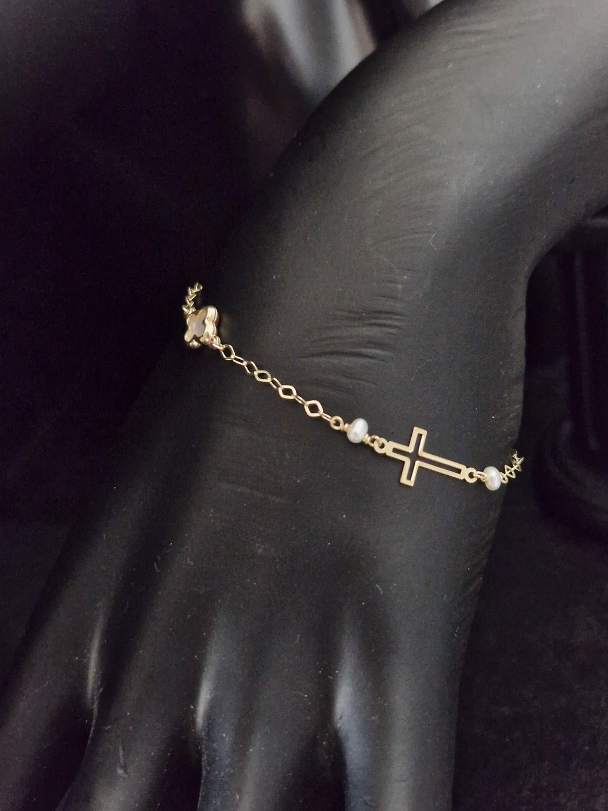 Bracelet White pearles and Cross in Gold 18k