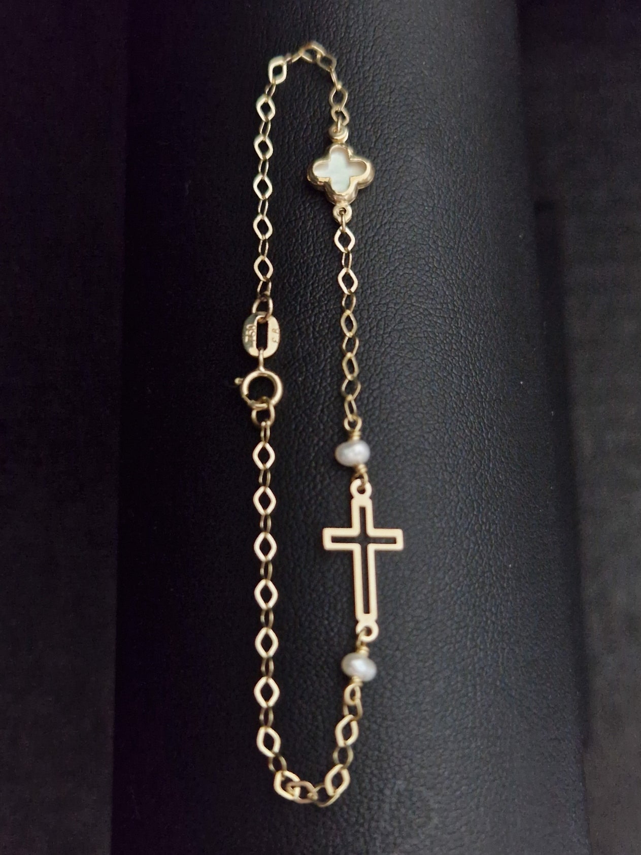 Bracelet White pearles and Cross in Gold 18k