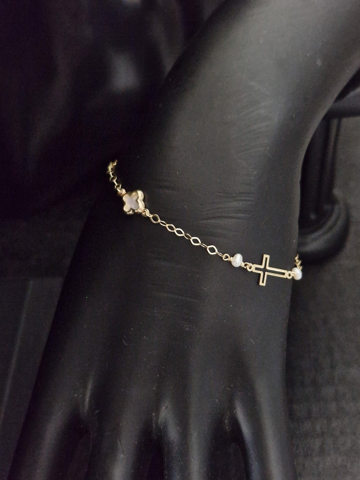 Bracelet White pearles and Cross in Gold 18k