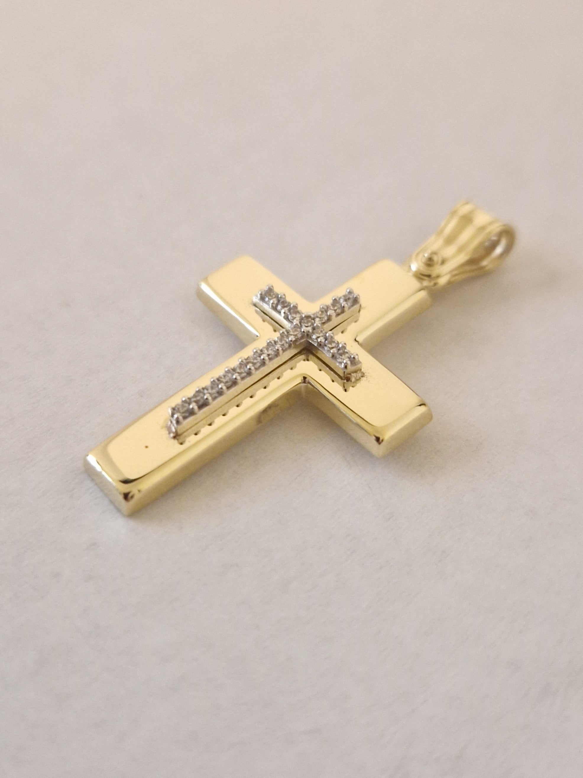 Pendant Cross with White Cubic Zirconia in Gold 18k