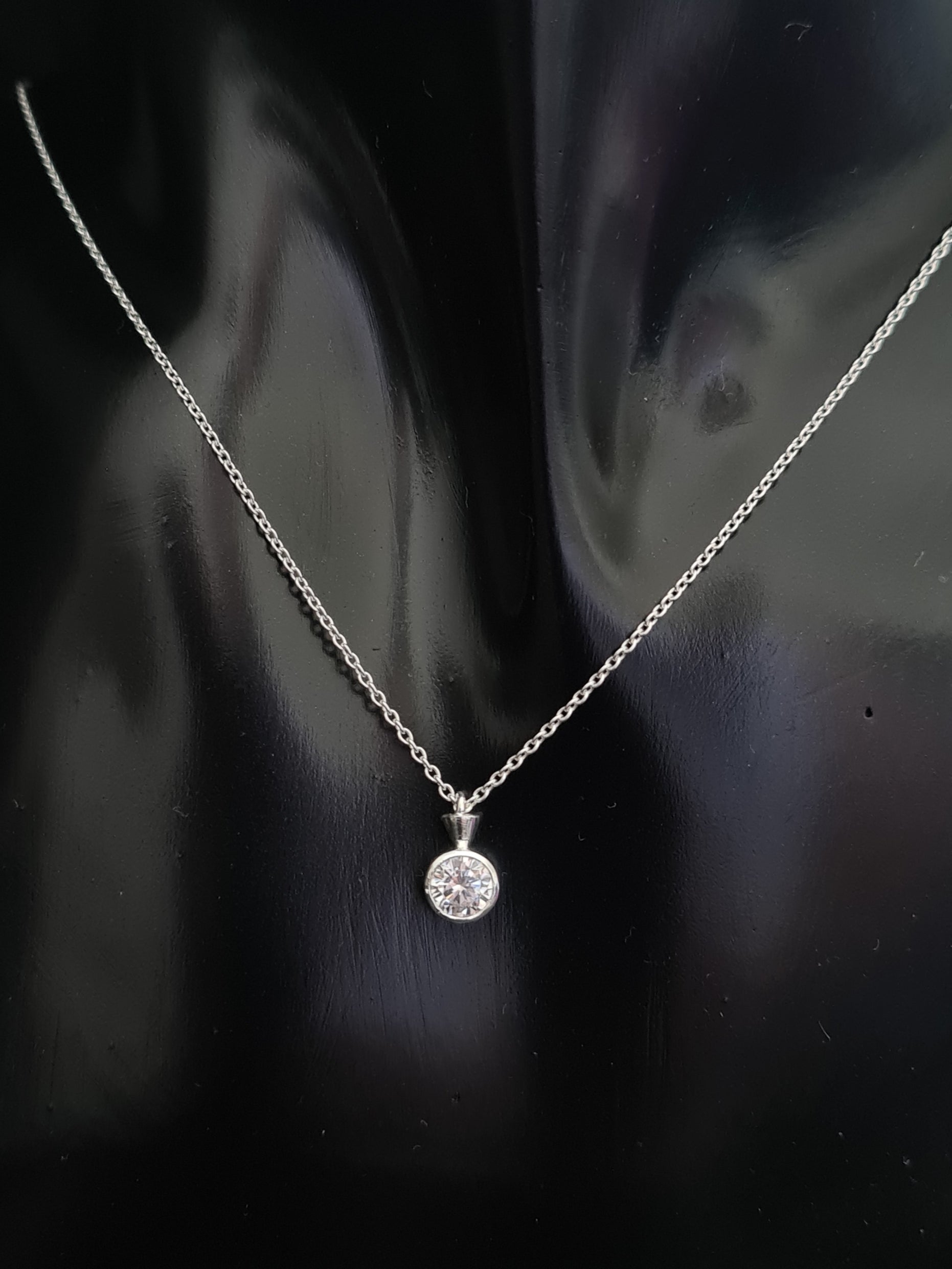 925 ROUND PENDANT CZ DESIGNED SILVER NECKLACE