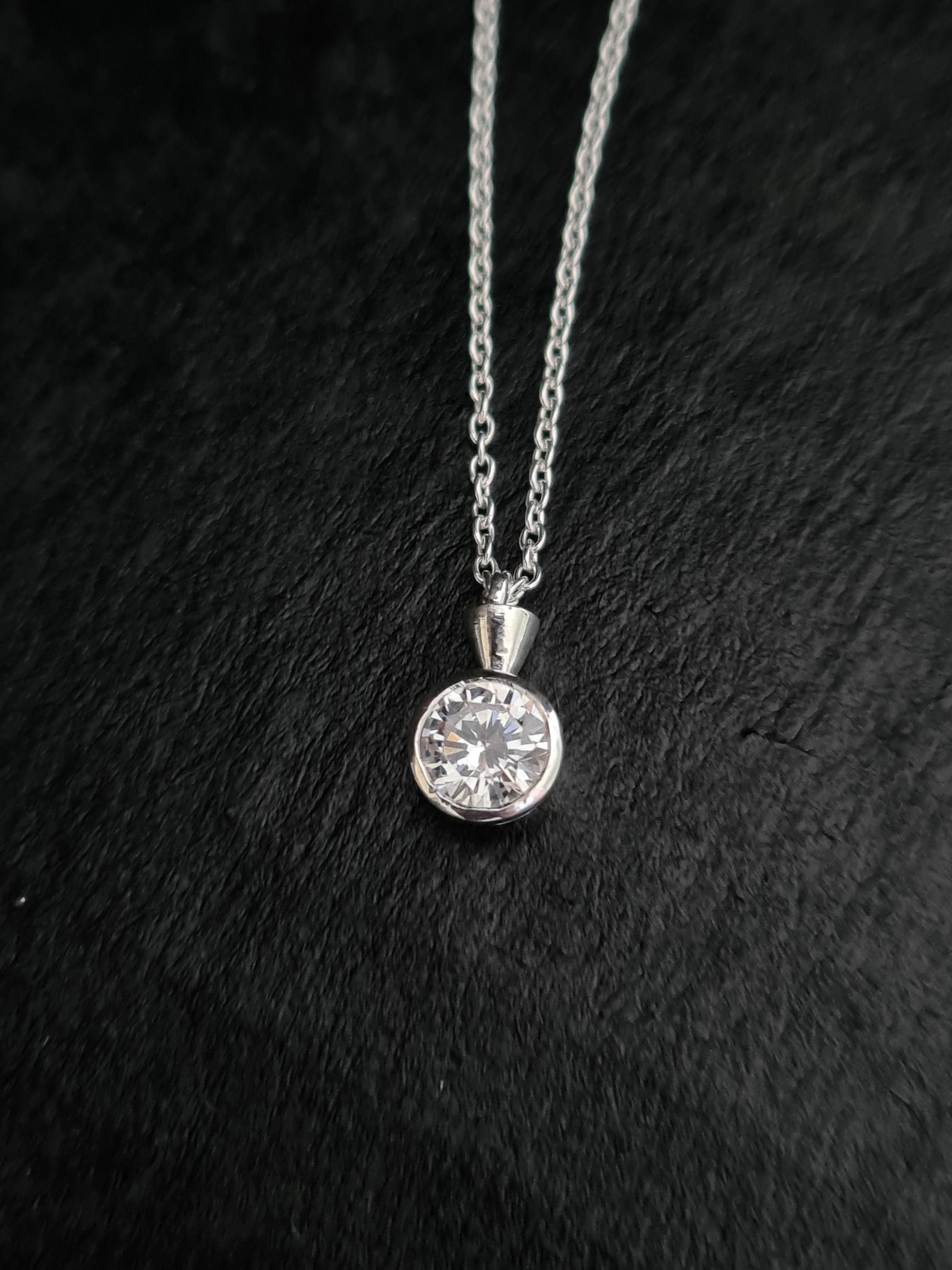 925 ROUND PENDANT CZ DESIGNED SILVER NECKLACE