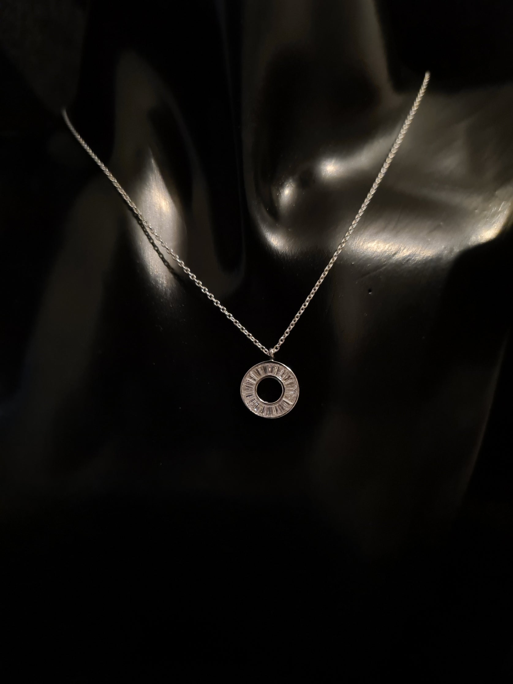 925 circle motive neckalce