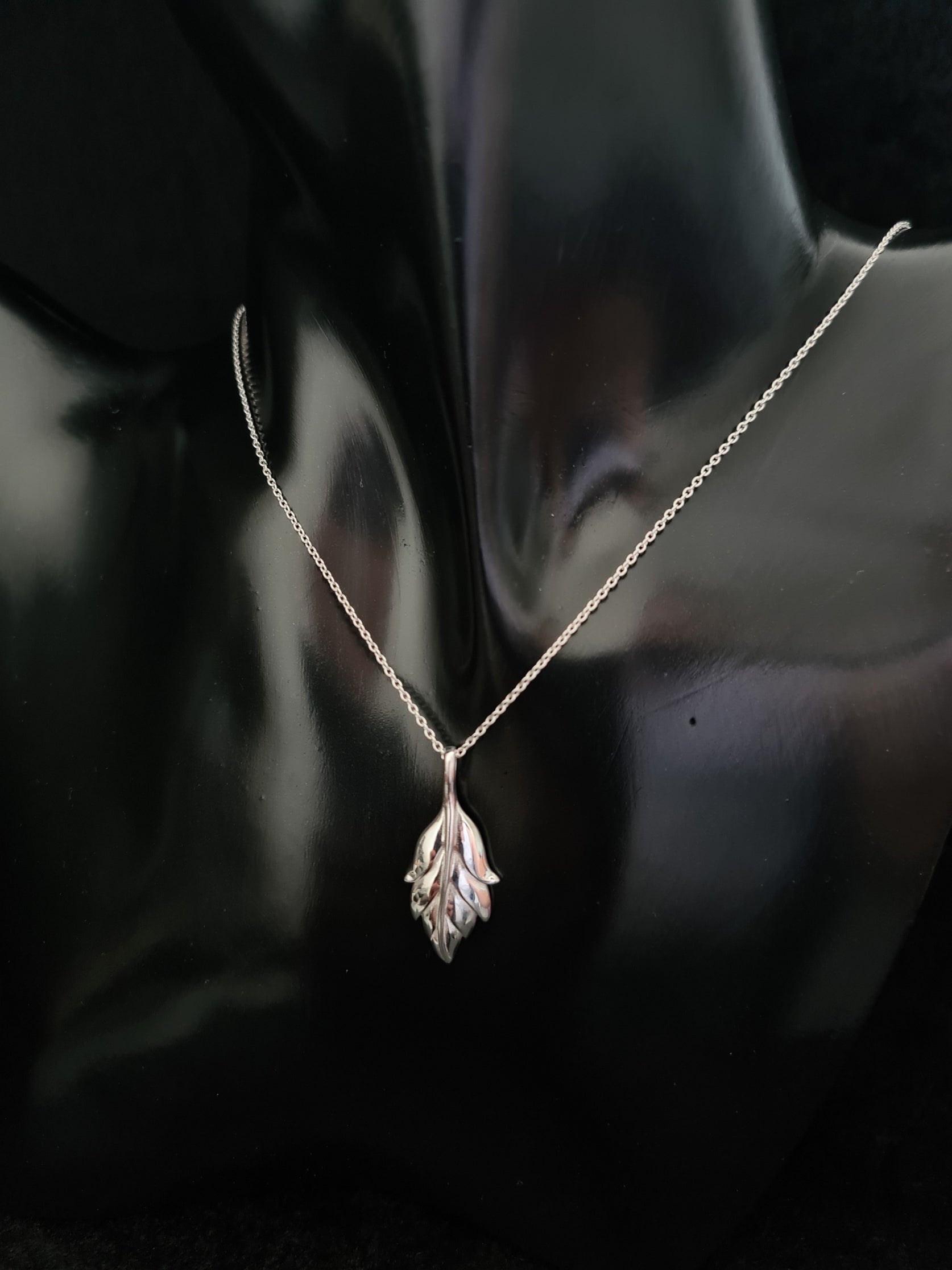 925 LEAF DESIGNED OXIDIZED SILVER NECKLACE