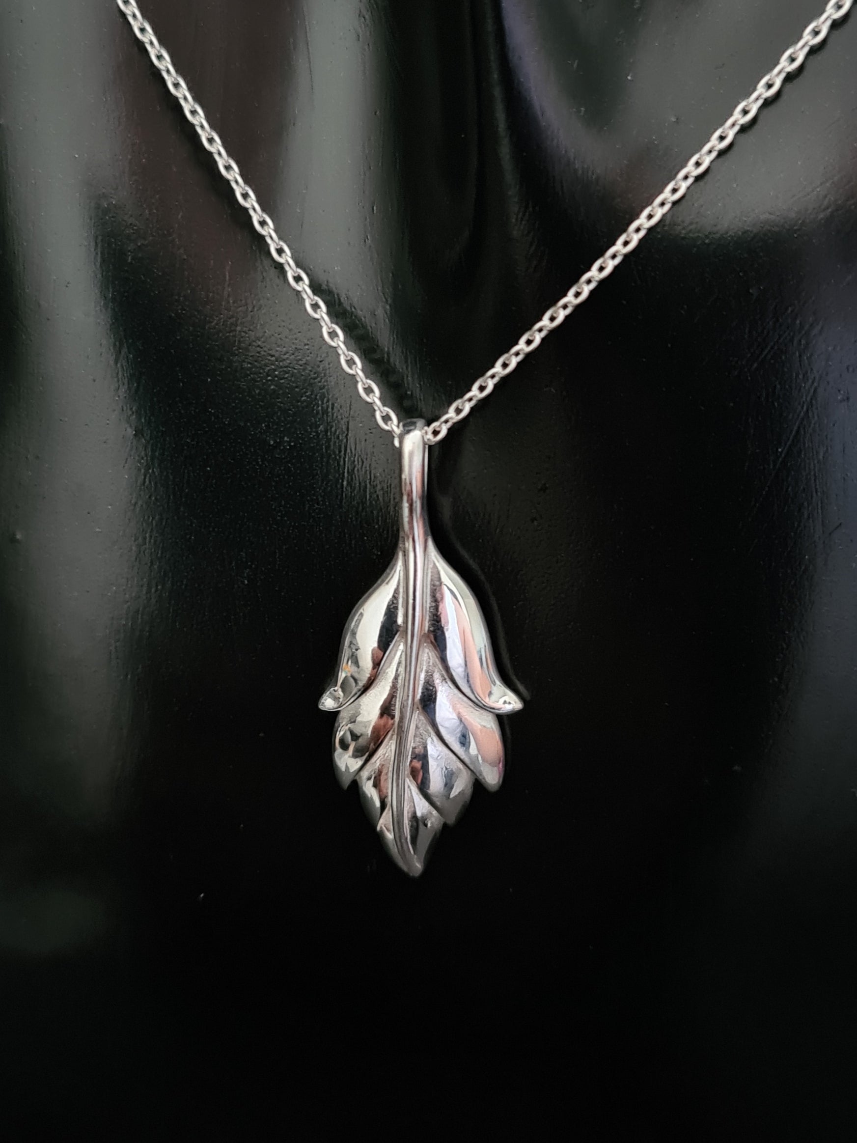 925 LEAF DESIGNED OXIDIZED SILVER NECKLACE