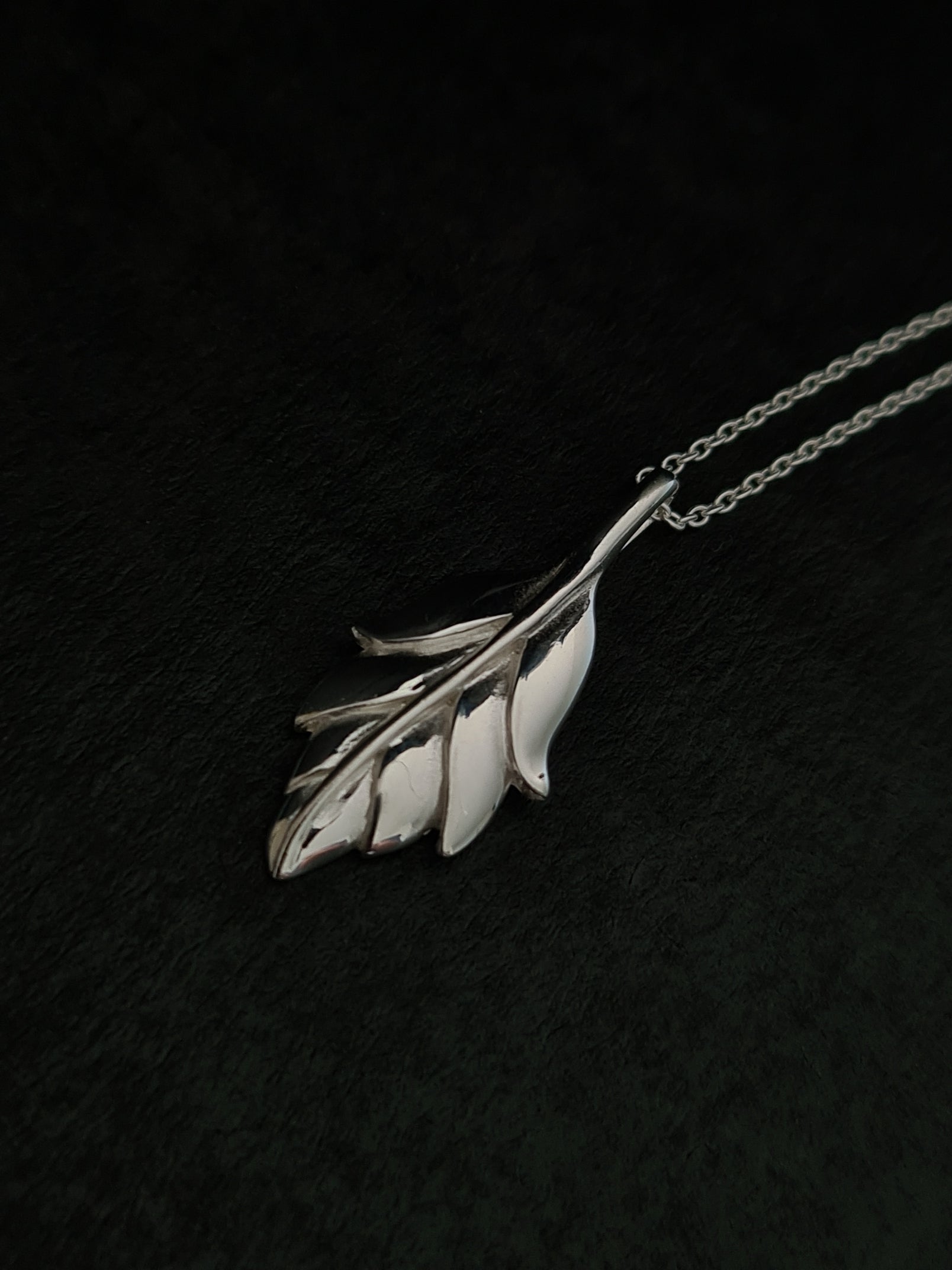 925 LEAF DESIGNED OXIDIZED SILVER NECKLACE