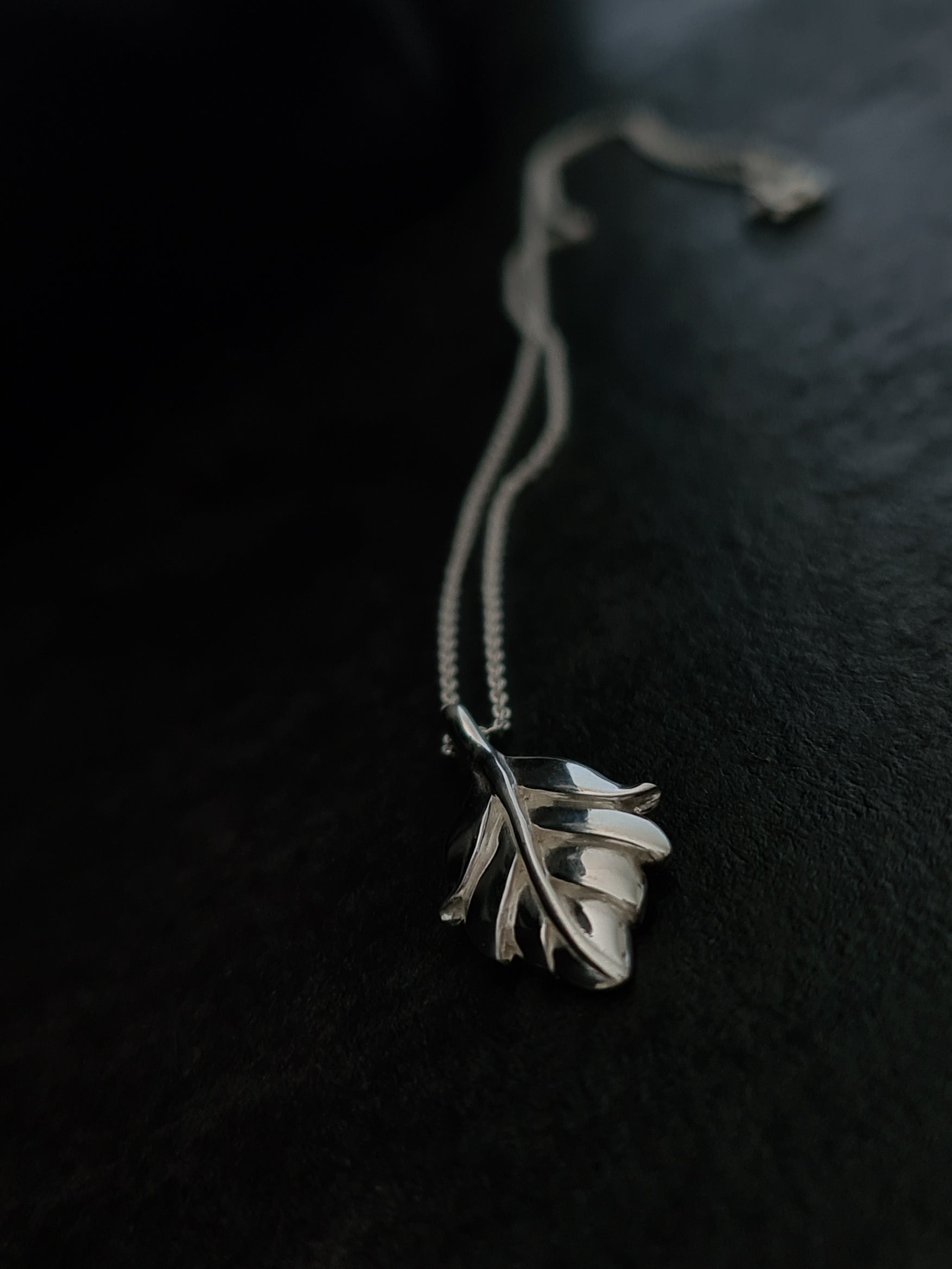 925 LEAF DESIGNED OXIDIZED SILVER NECKLACE