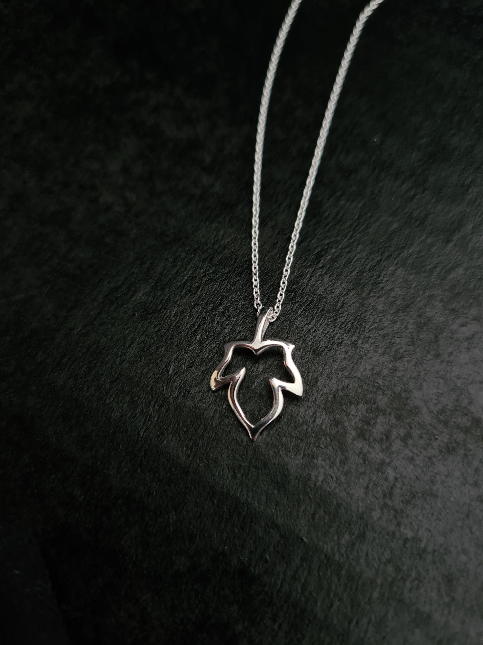 925 LEAF SHAPED SILVER NECKLACE