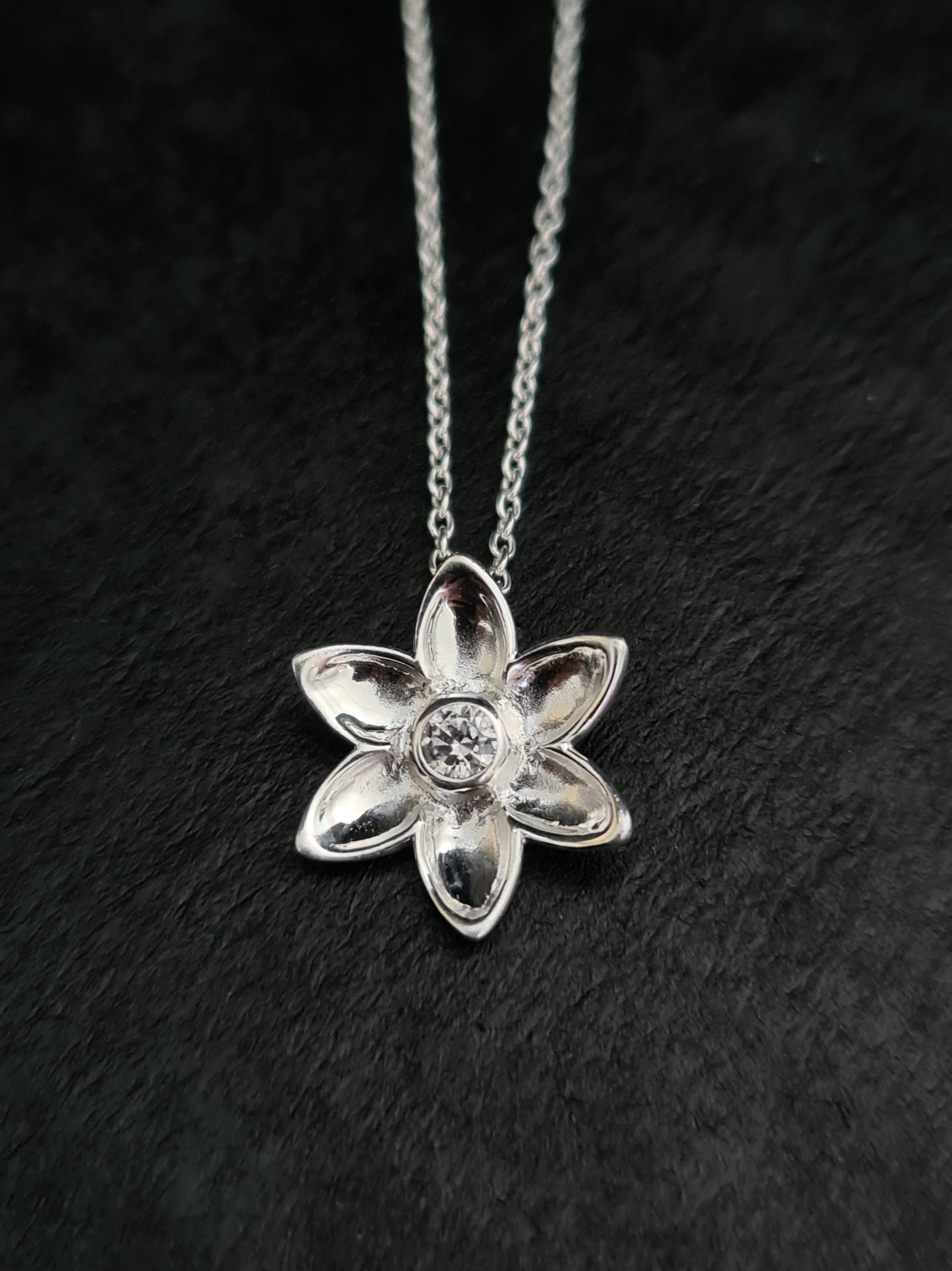 925 LITTLE DAISY SILVER NECKLACE