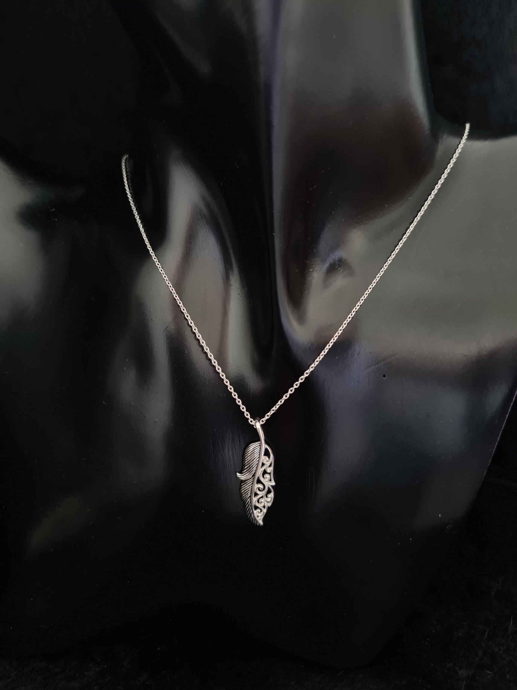 925 STYLISH LEAF DESIGNED SILVER NECKLACE SPE-3670