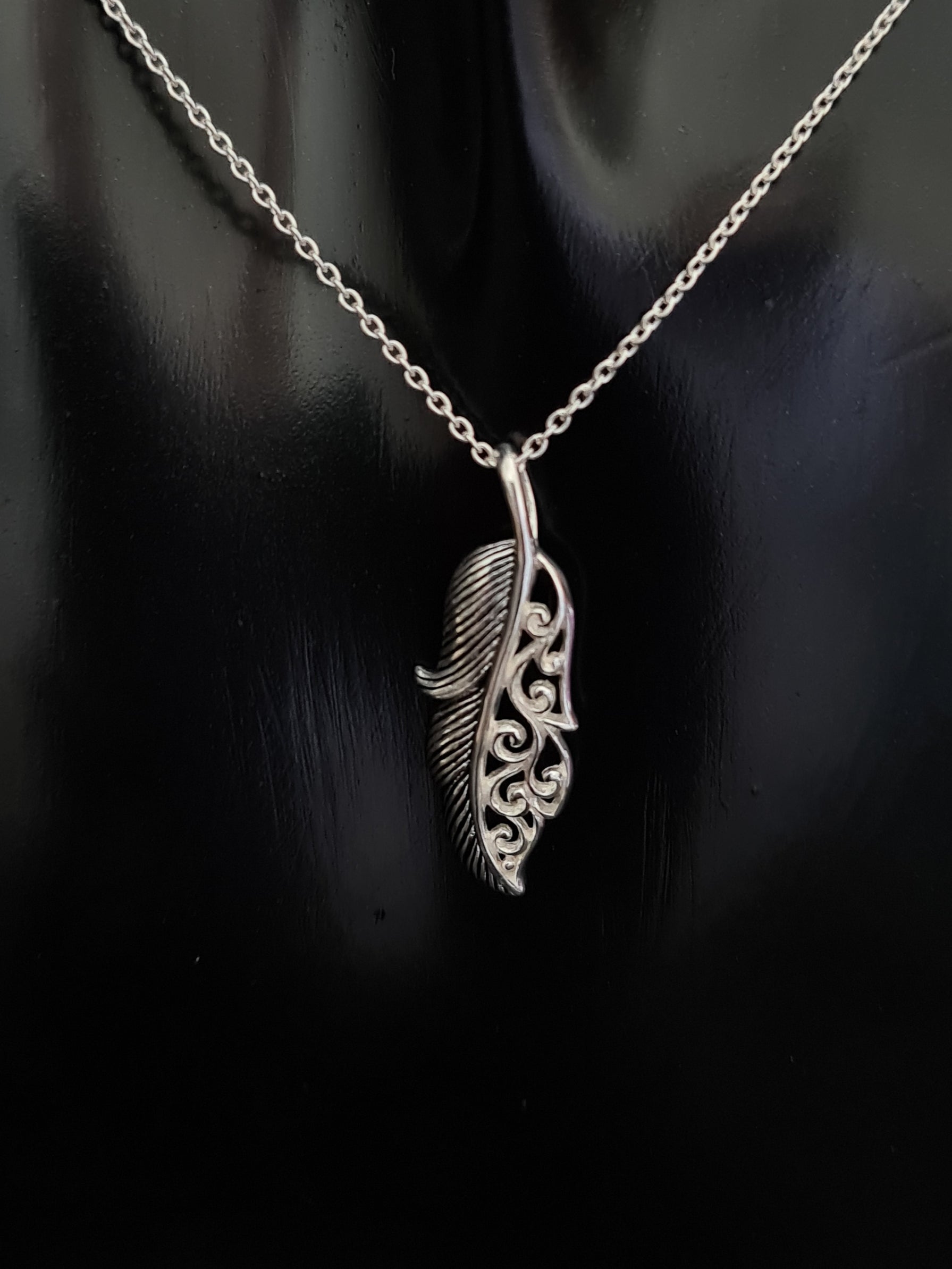 925 STYLISH LEAF DESIGNED SILVER NECKLACE SPE-3670