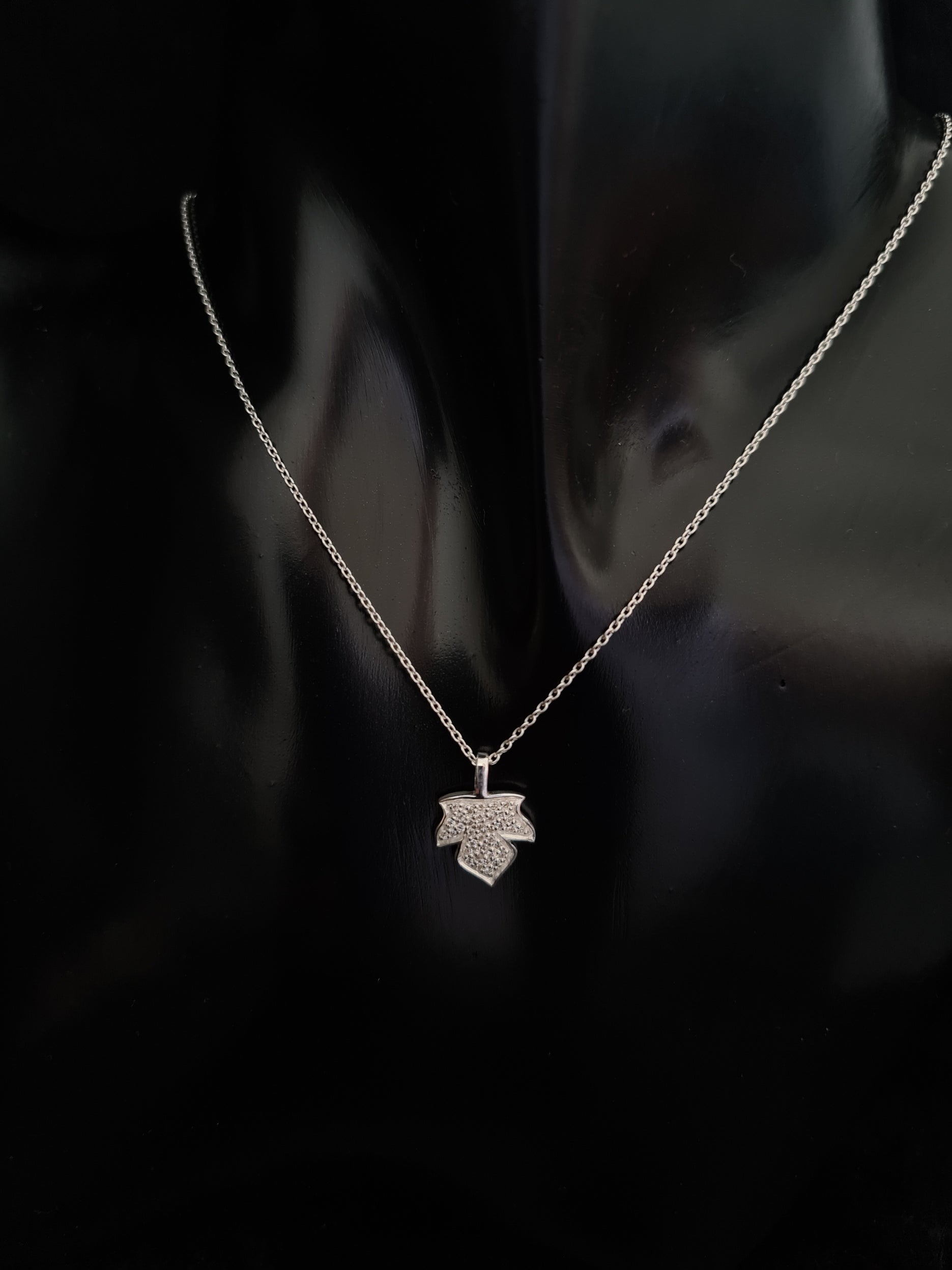 925 MAPLE LEAF WITH CZ SILVER NECKLACE