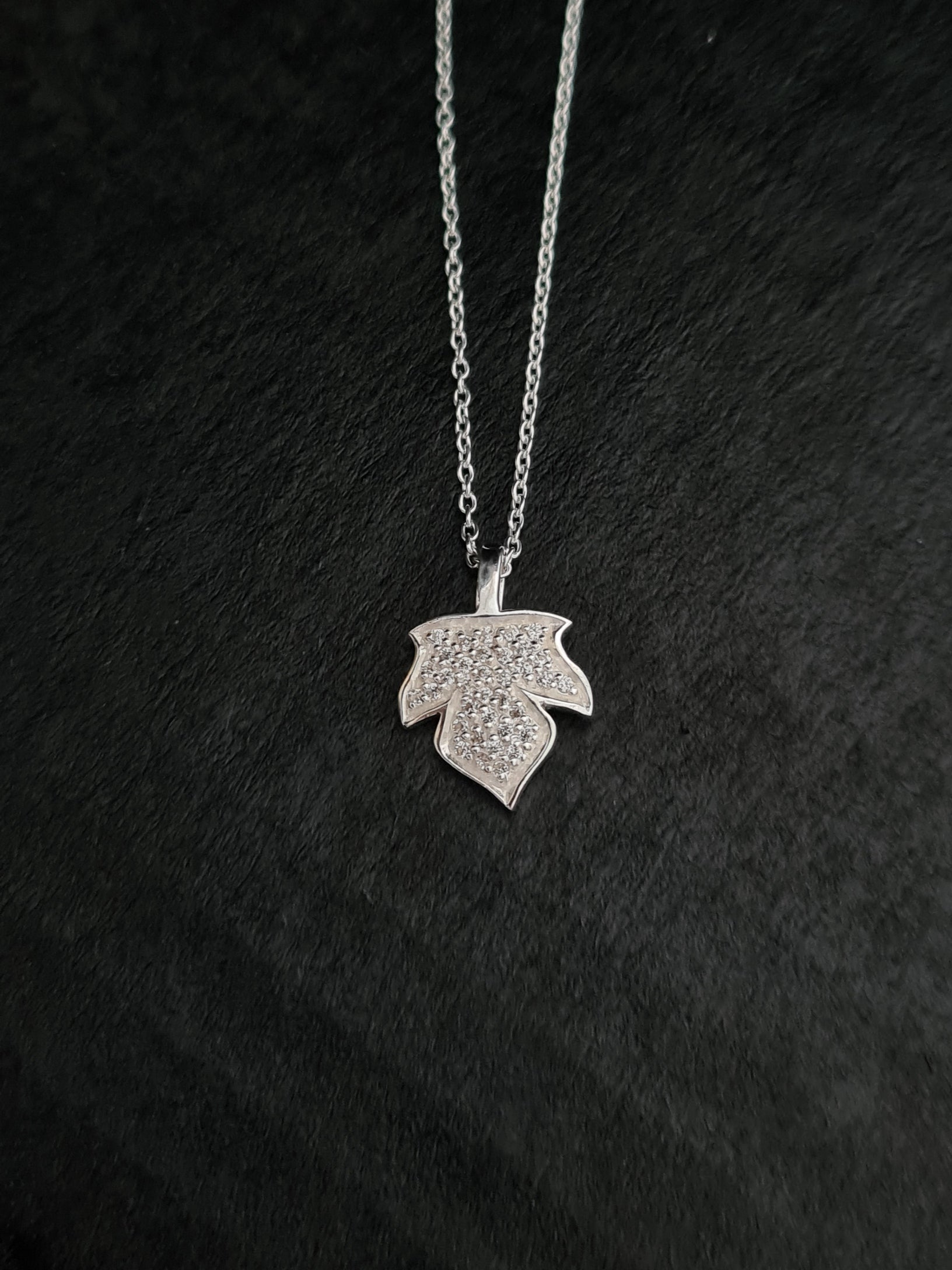 925 MAPLE LEAF WITH CZ SILVER NECKLACE